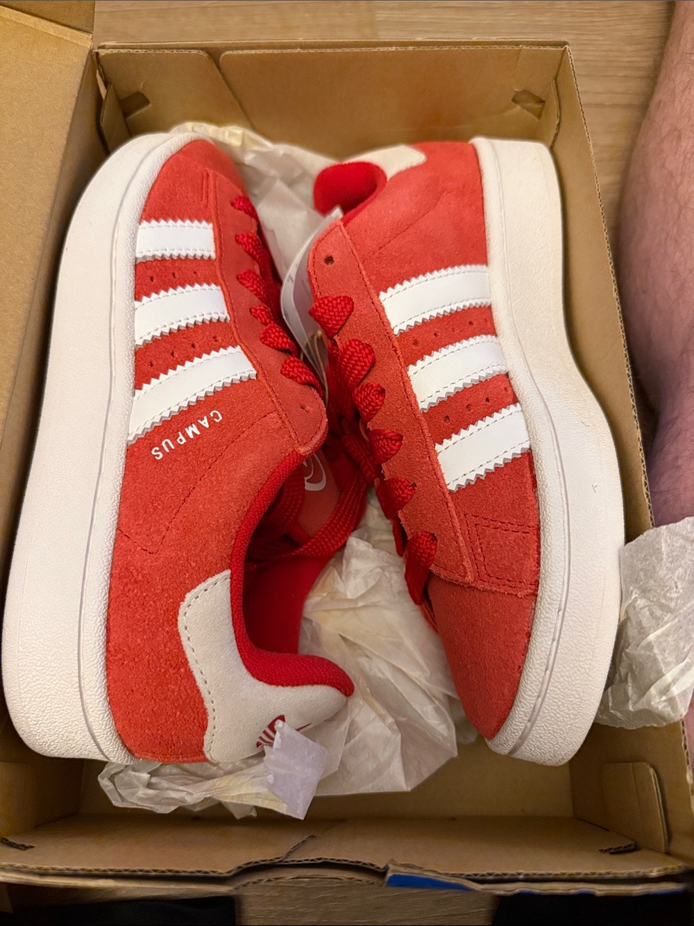 Kids 4.5 campus 00’s Sneakers in Red with White Stripes